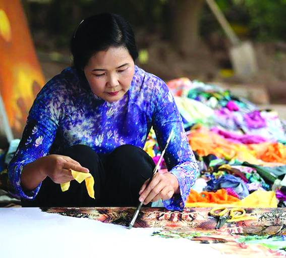 Họa sĩ Trần Thanh Thục: Đam mê cùng sắc vải